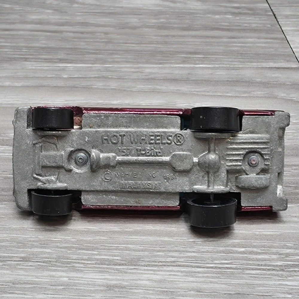 Hot Wheels 1981 - '57 T-Bird red - Malaysia